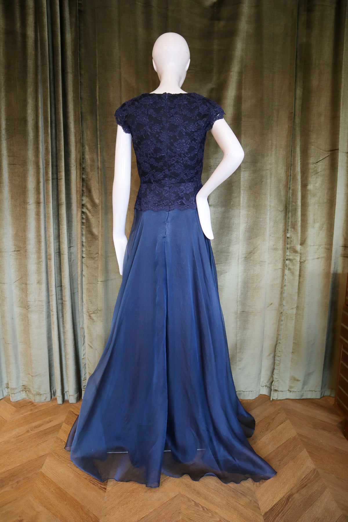 Maravillas Gown | Navy Lace &amp; Organza