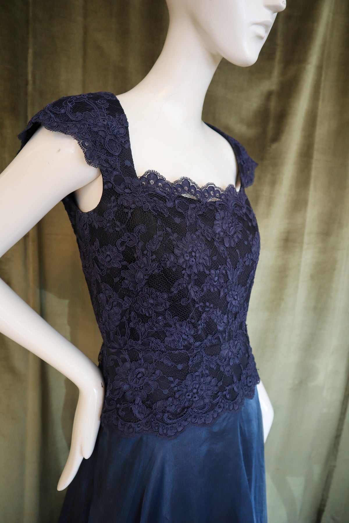 Maravillas Gown | Navy Lace &amp; Organza