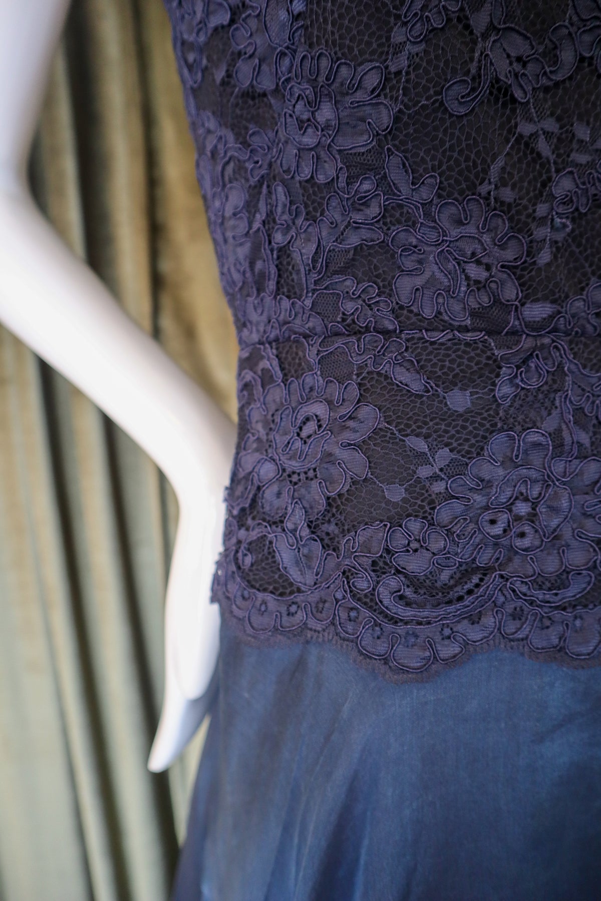 Maravillas Gown | Navy Lace &amp; Organza