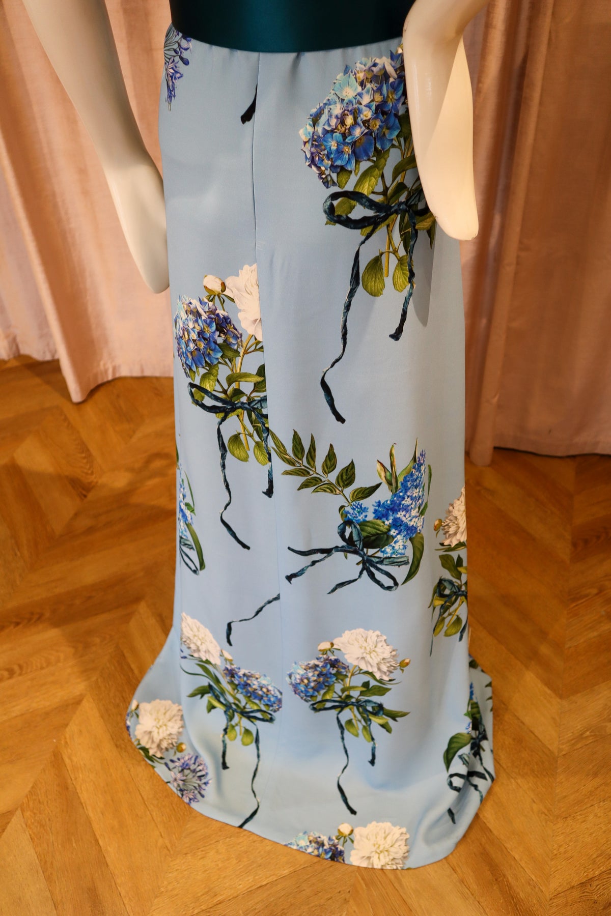Accord Gown | 4-Ply Crepe | Blue Bouquet