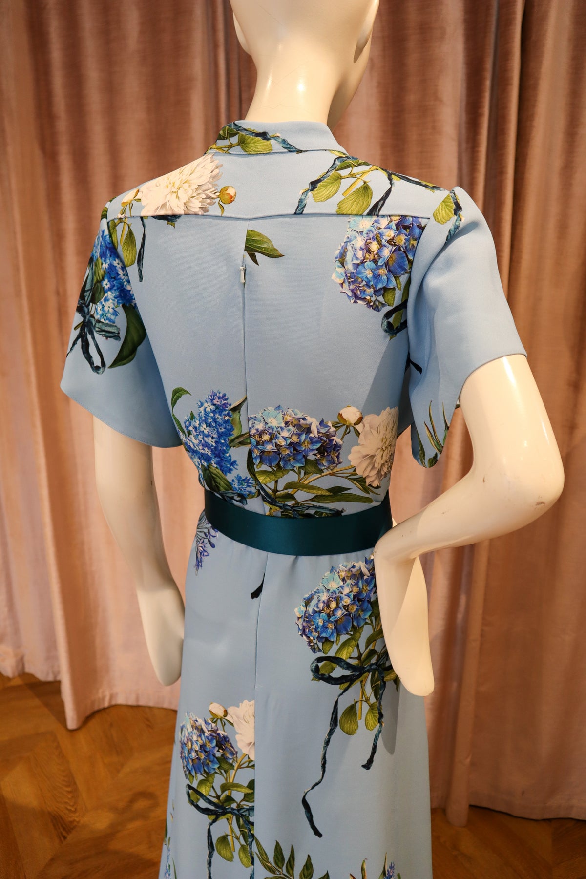 Accord Gown | 4-Ply Crepe | Blue Bouquet