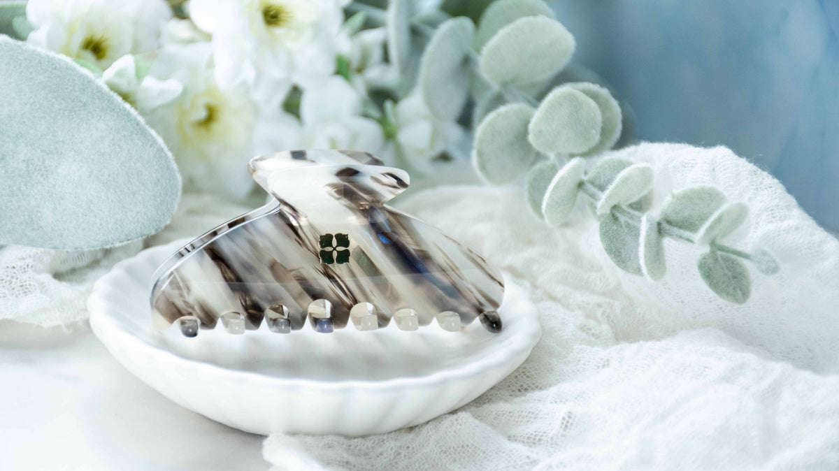 Glamour Grip Mini Claw | Phantom Quartz - Black White Blue Iridescent | IFenna&Fei