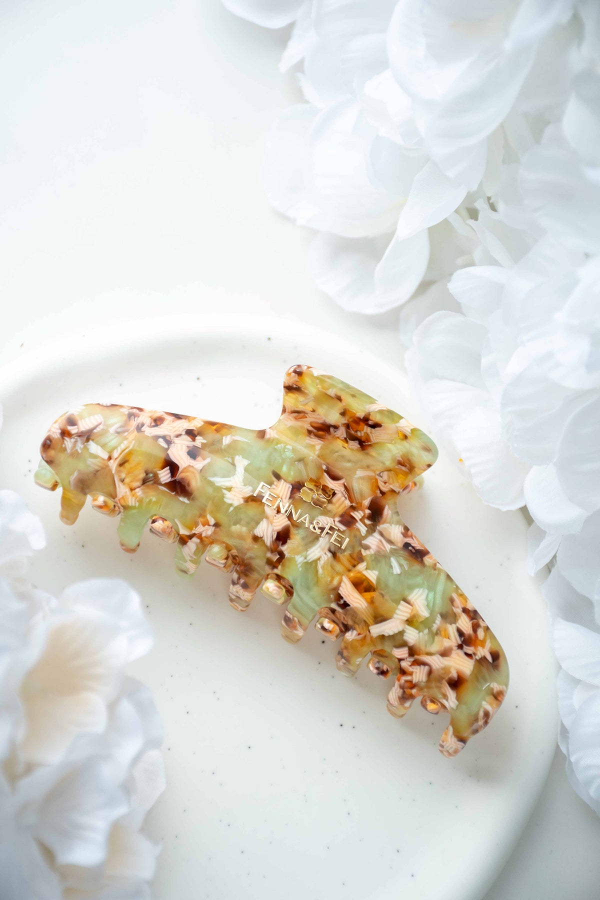 Glamour Grip Wave Claw | Peridot - Green Ivory Brown | Fenna&Fei