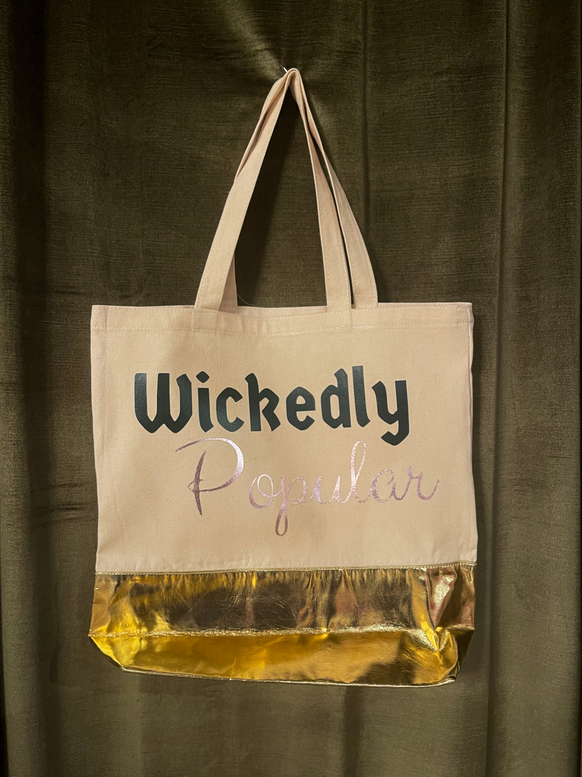 Le Sac | Wickedly Popular