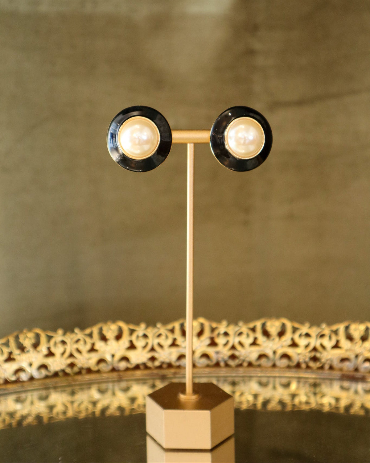 Pearl &amp; Black Enamel Dome Clip-ons | Vintage