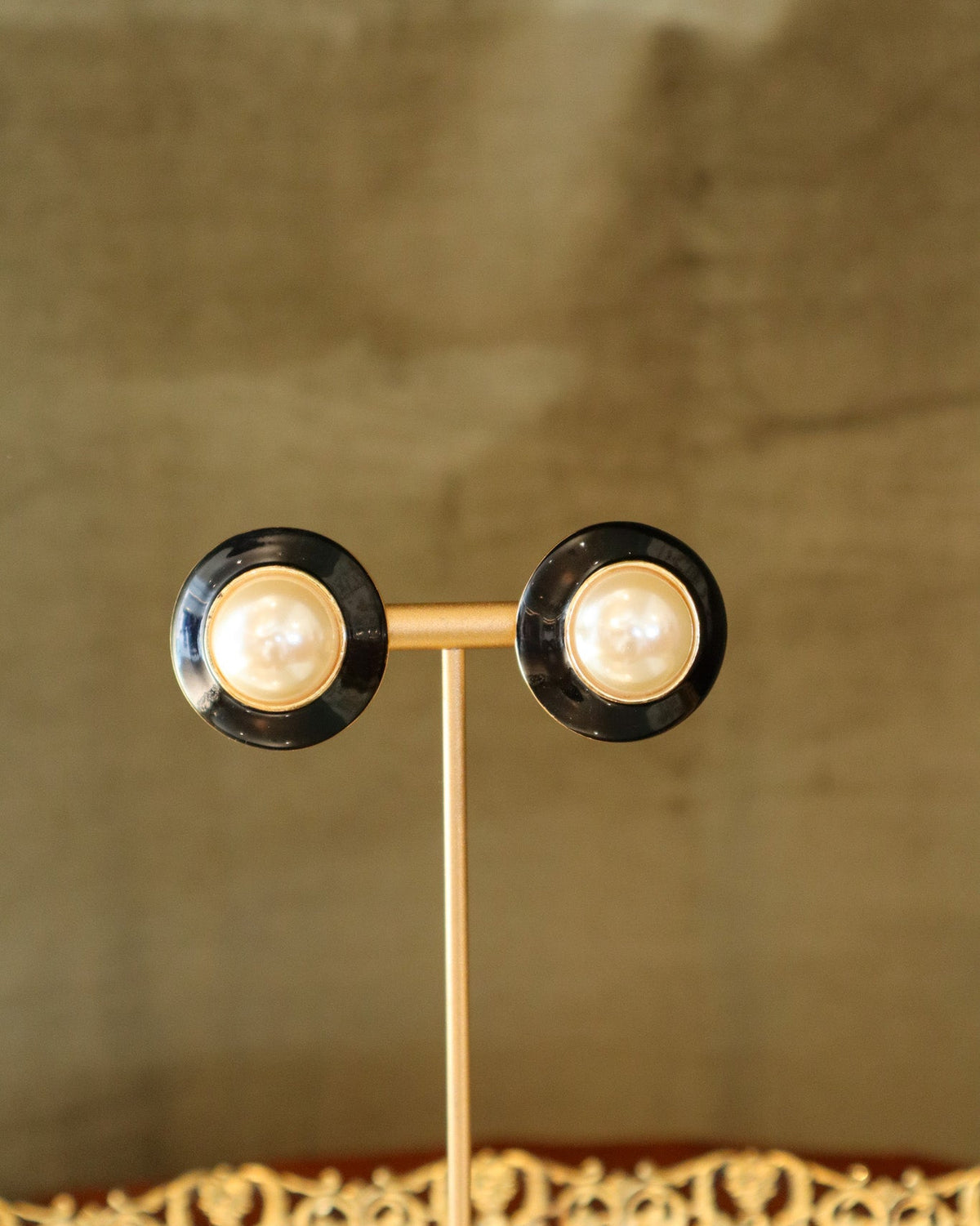 Pearl &amp; Black Enamel Dome Clip-ons | Vintage