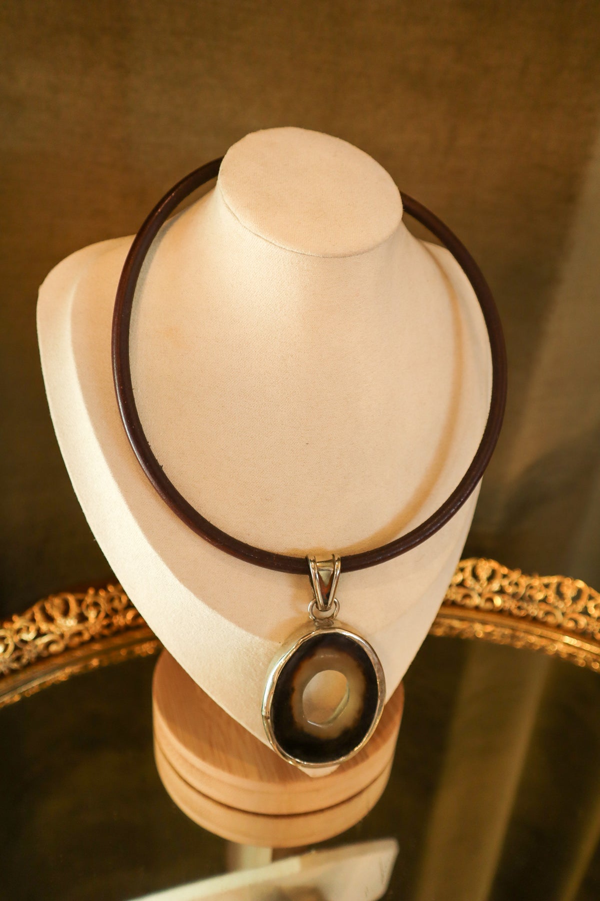 Round Silver Brown &amp; Eggshell Necklace | Vintage