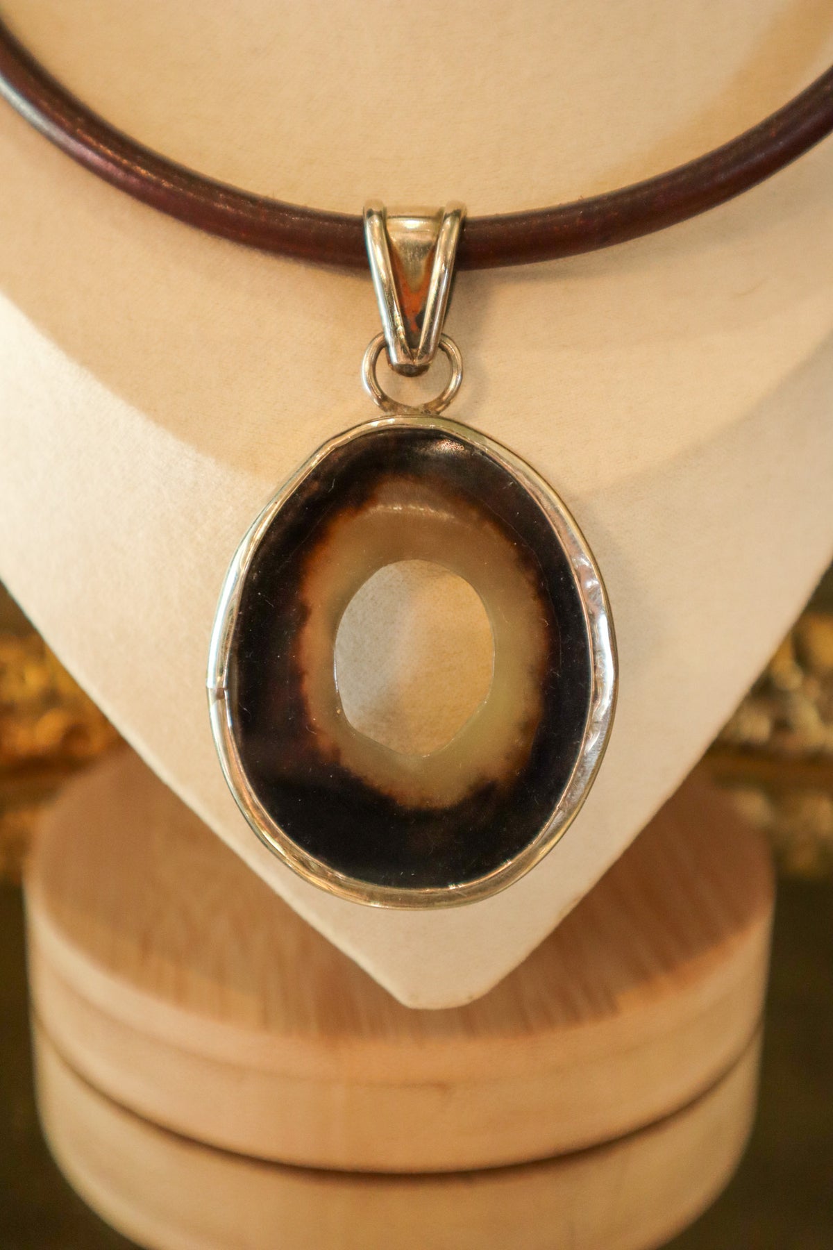 Round Silver Brown &amp; Eggshell Necklace | Vintage