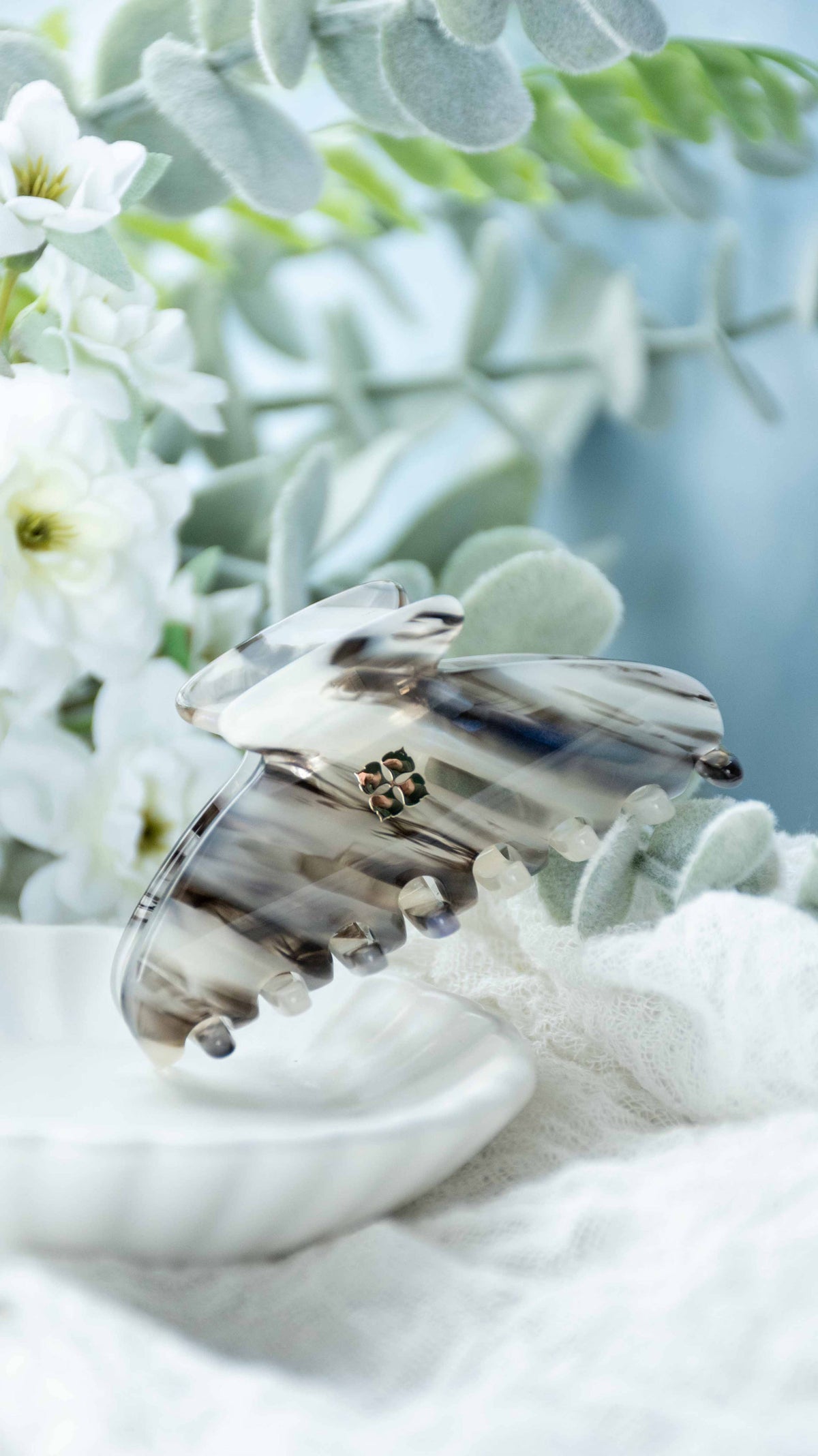 Glamour Grip Mini Claw | Phantom Quartz - Black White Blue Iridescent | IFenna&Fei