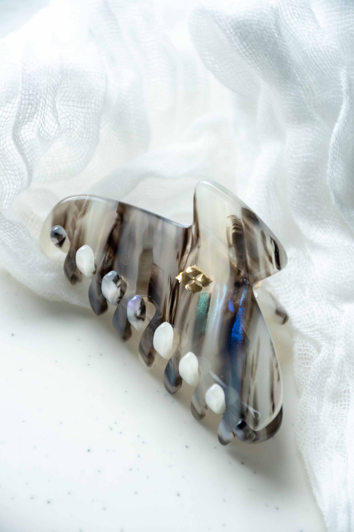 Glamour Grip Mini Claw | Phantom Quartz - Black White Blue Iridescent | IFenna&Fei