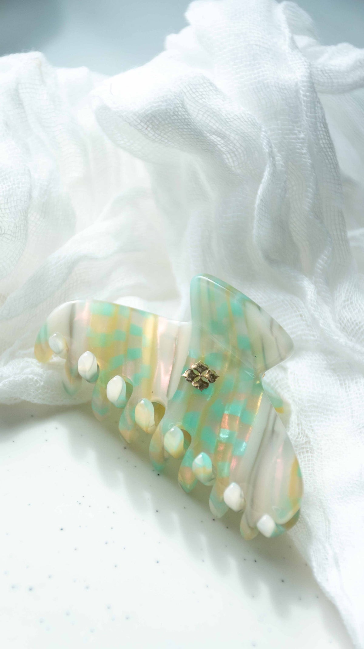 Glamour Grip Mini Claw | Desert Opal - White Green Iridescent | Fenna&Fei