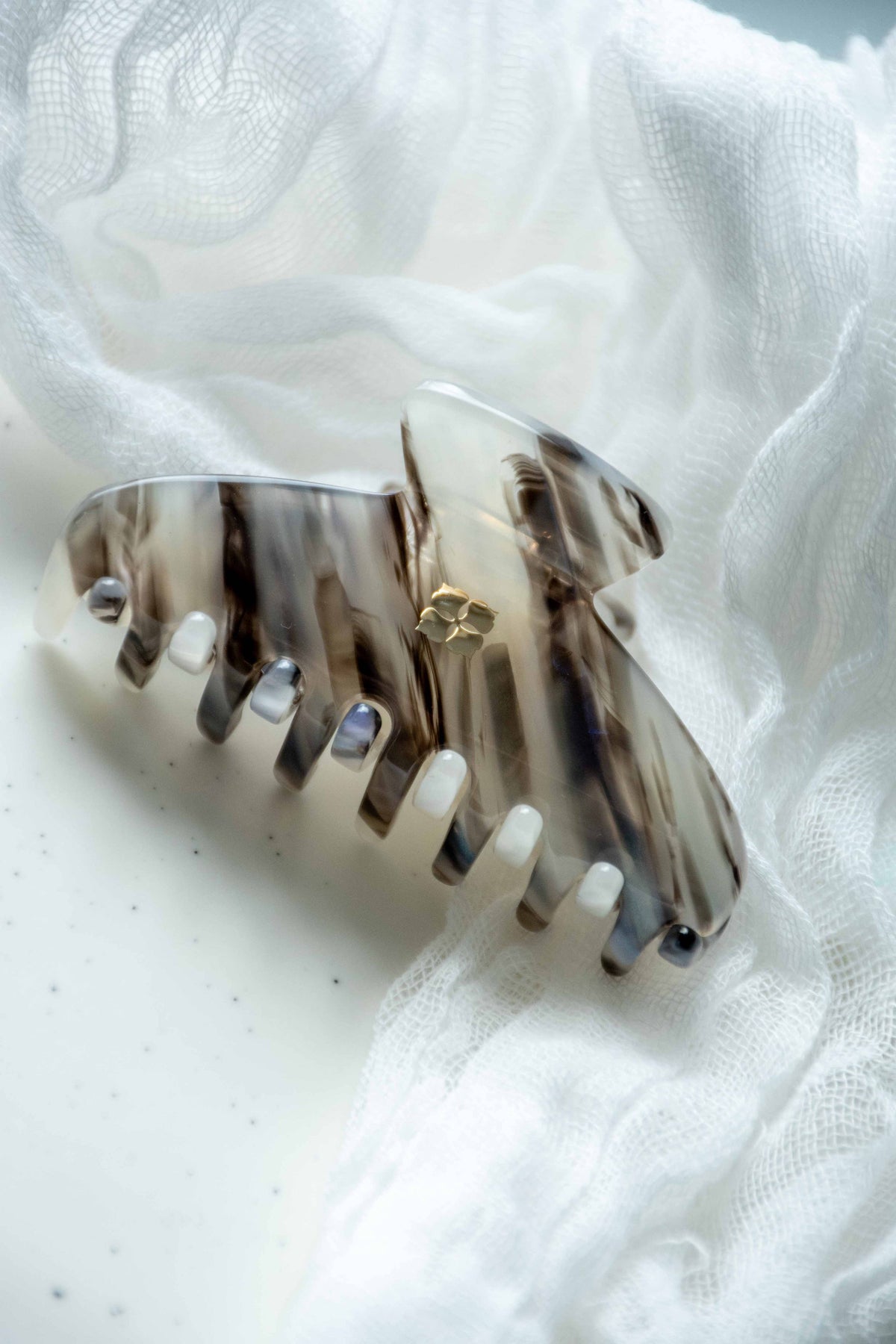 Glamour Grip Mini Claw | Phantom Quartz - Black White Blue Iridescent | IFenna&Fei