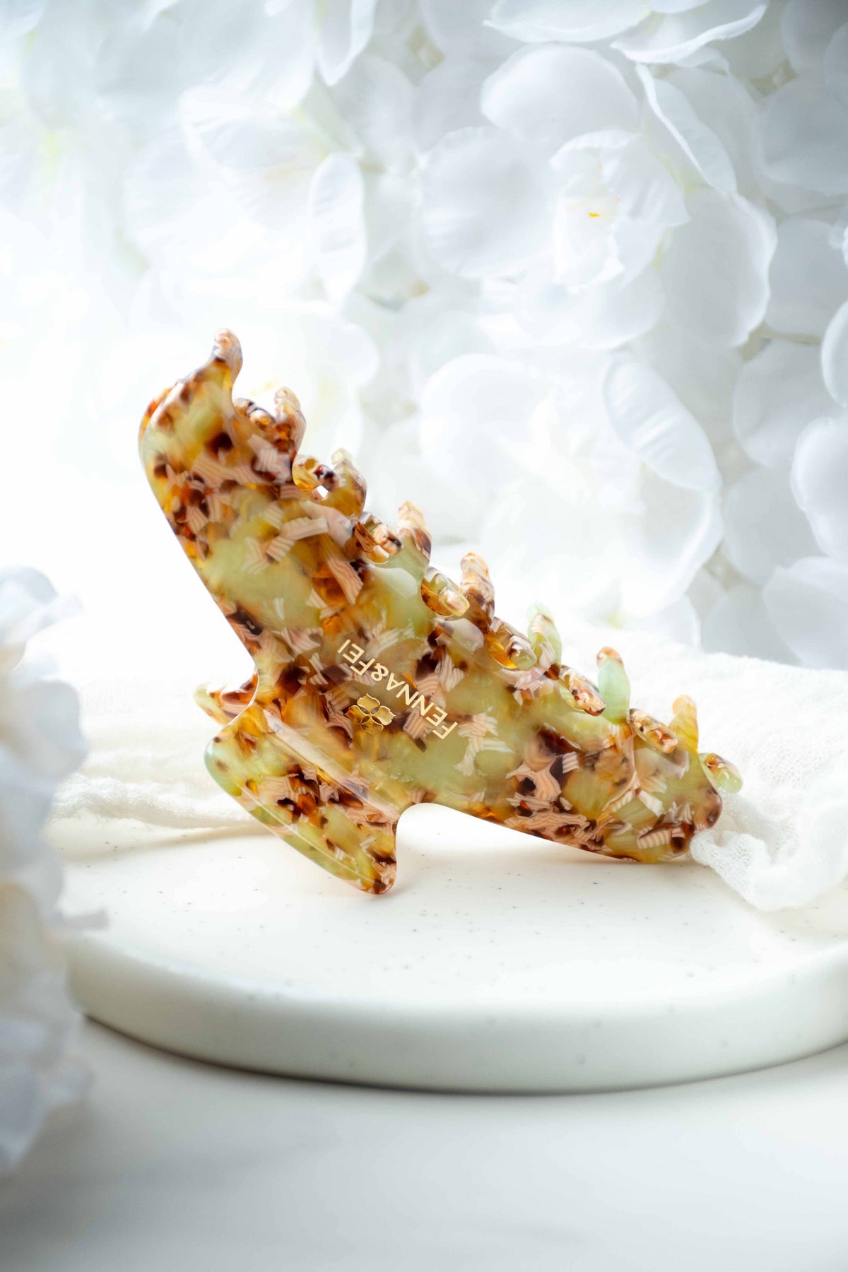 Glamour Grip Wave Claw | Peridot - Green Ivory Brown | Fenna&Fei